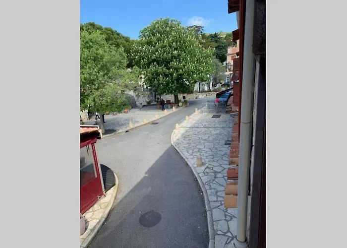 2 pièces de charme au coeur du village de CABRIS