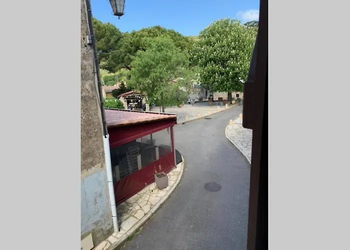 2 pièces de charme au coeur du village de CABRIS